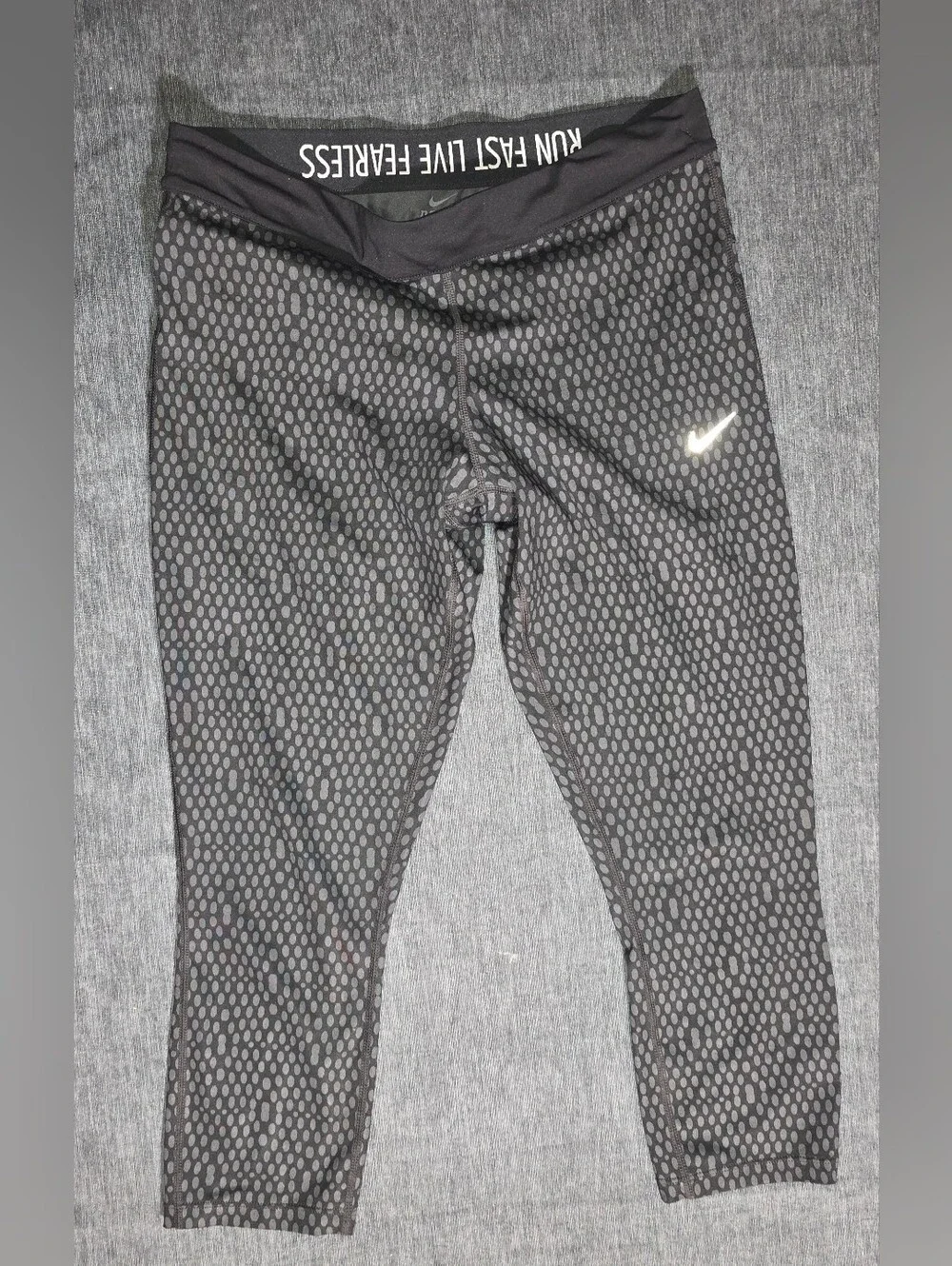 ​Nike Dri-FIT Printed Relay Crop Running Leggings Run Fast Live Fearless Size L